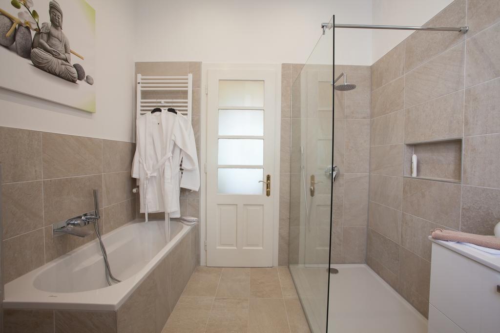 Business Appartements "Villa Muenz" بولا الغرفة الصورة